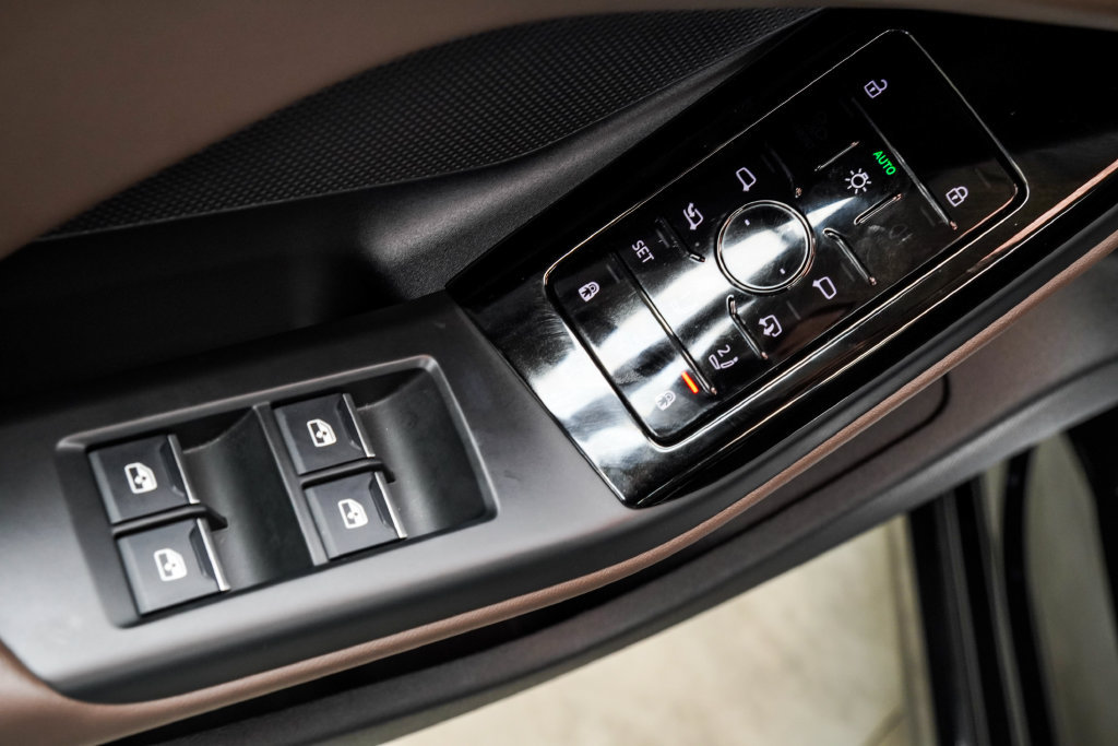 Used 2025 Audi A6 e-tron Premium w/ Ultra Package RWD image 44