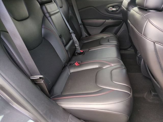 Used 2019 Jeep Cherokee Trailhawk w/ Cold Weather Group AWD/4WD image 17