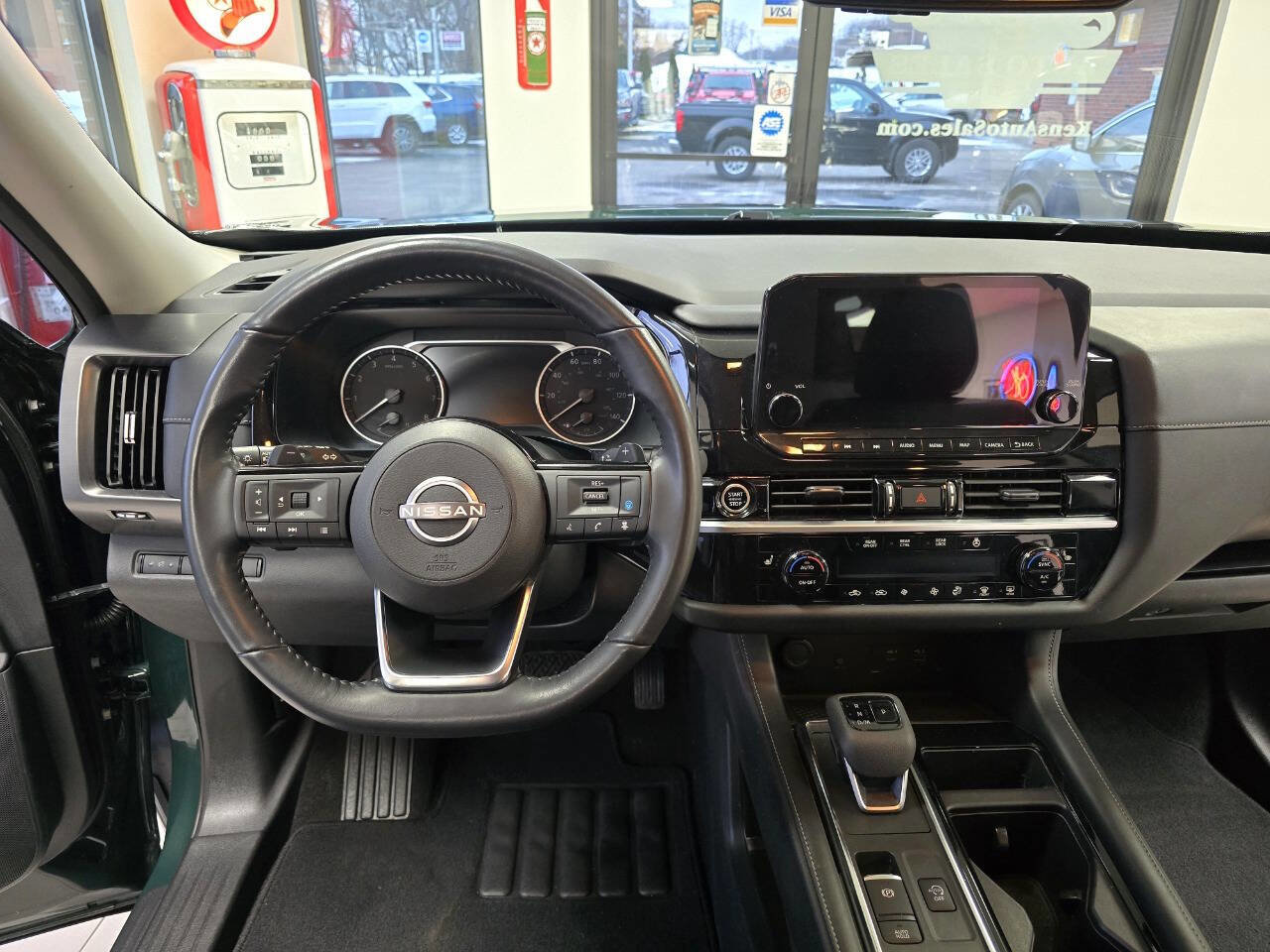 Used 2023 Nissan Pathfinder SL AWD/4WD image 24