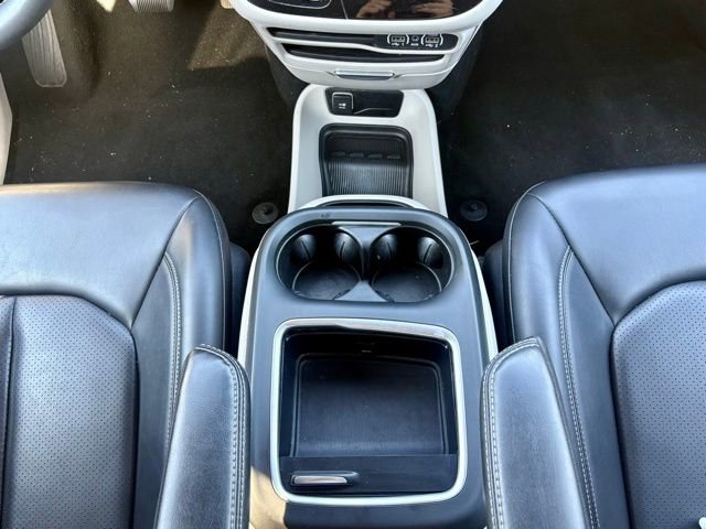 Used 2023 Chrysler Pacifica Touring-L FWD image 23