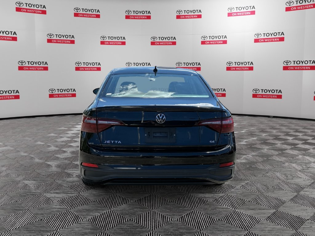 Used 2024 Volkswagen Jetta SE FWD image 6