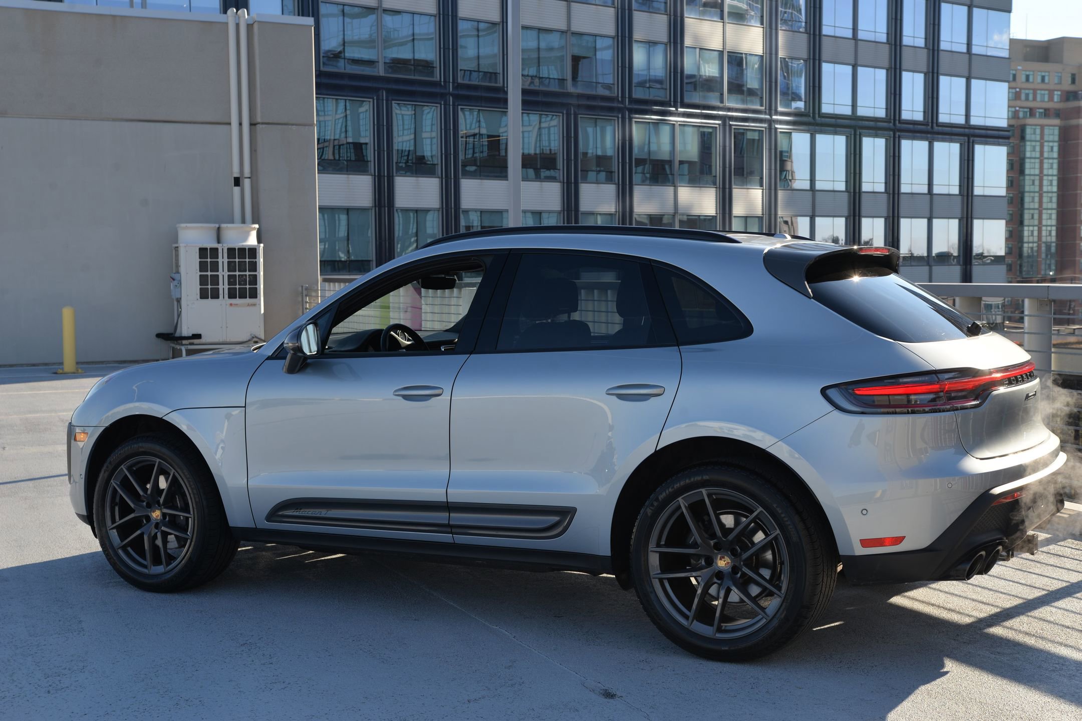 Certified 2024 Porsche Macan Turbo image 3