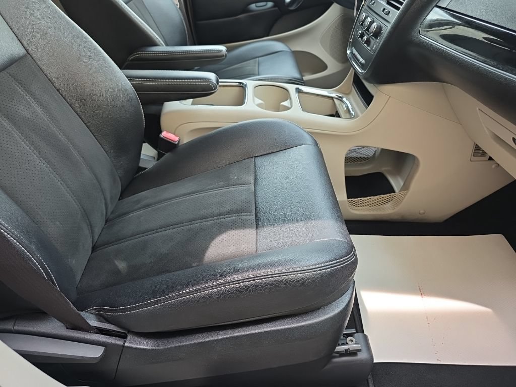 Used 2019 Dodge Grand Caravan SXT FWD image 22