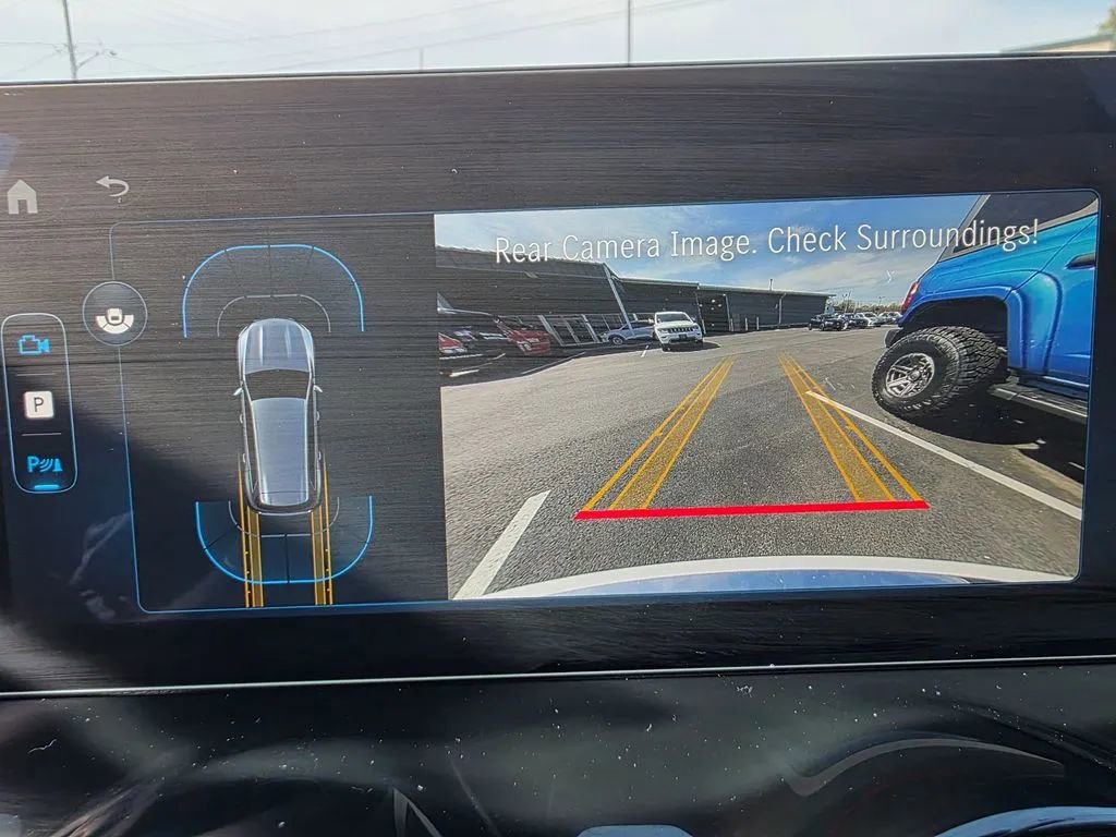 Used 2025 Mercedes-Benz GLB 250 4MATIC image 17