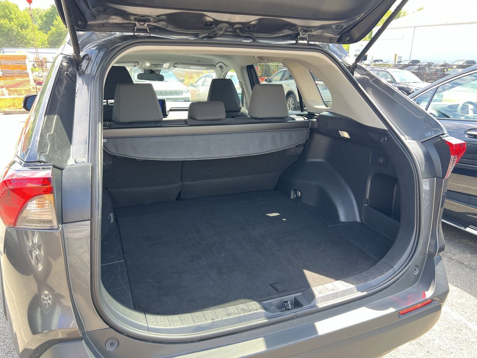 Used 2025 Toyota RAV4 XLE FWD image 23