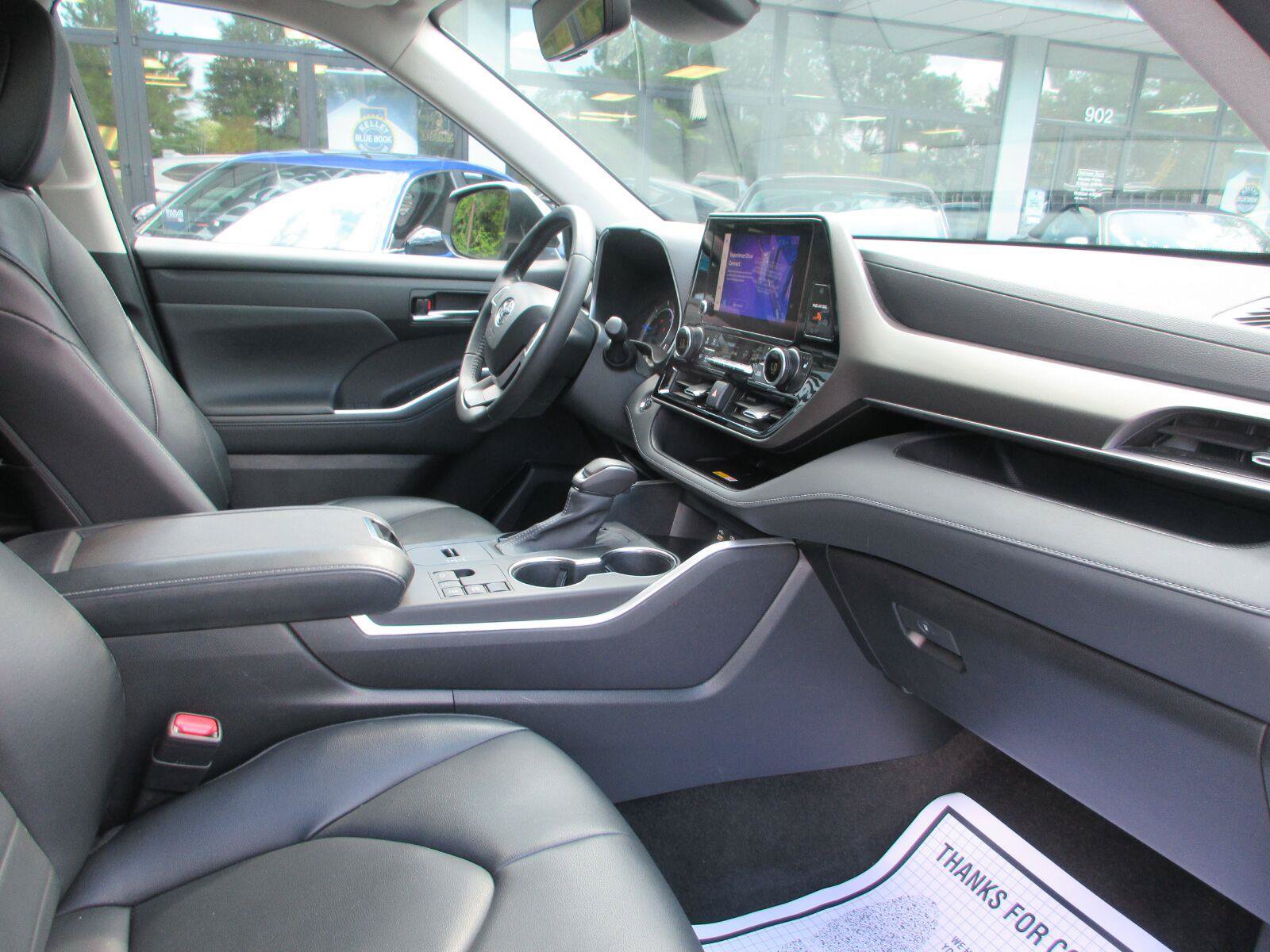 Used 2023 Toyota Highlander XLE FWD image 13