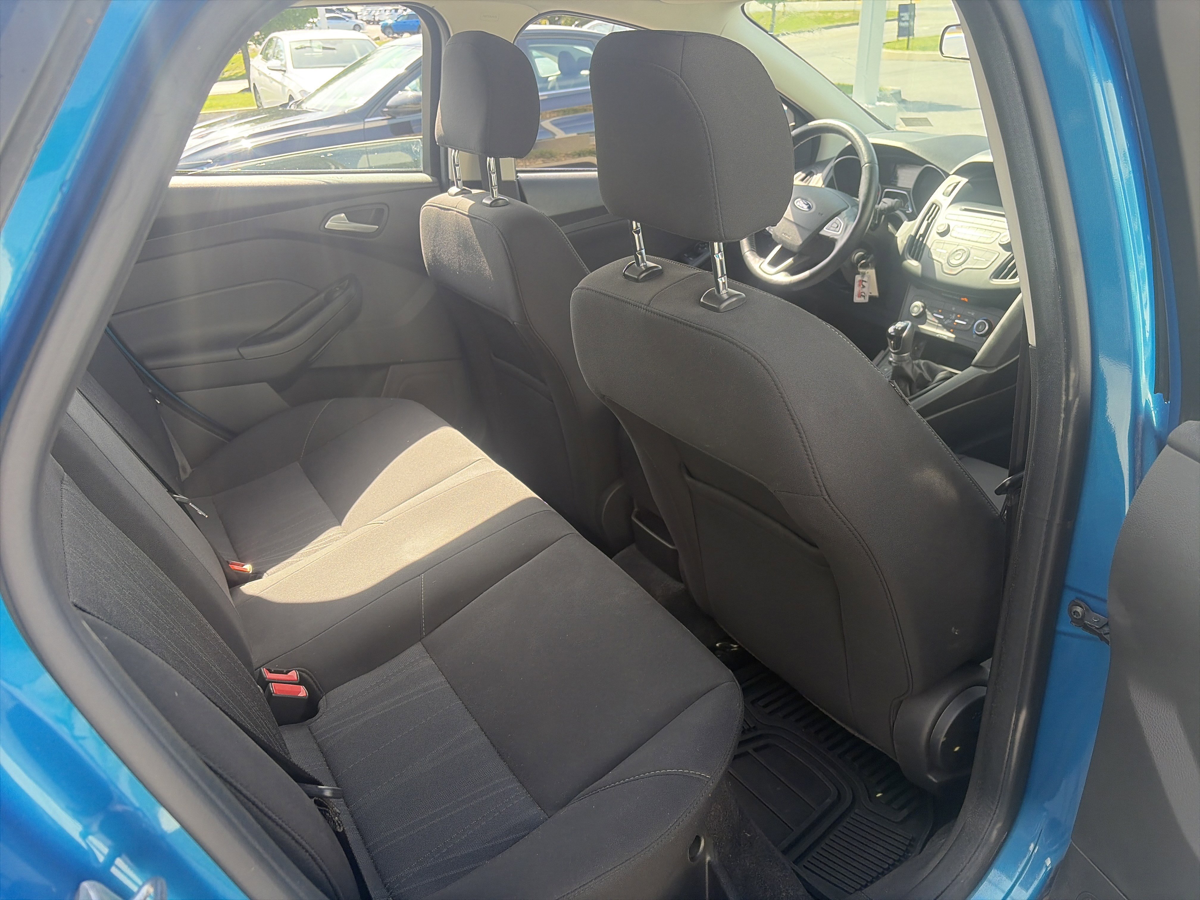 Used 2016 Ford Focus SE w/ SE Cold Weather Package FWD image 23