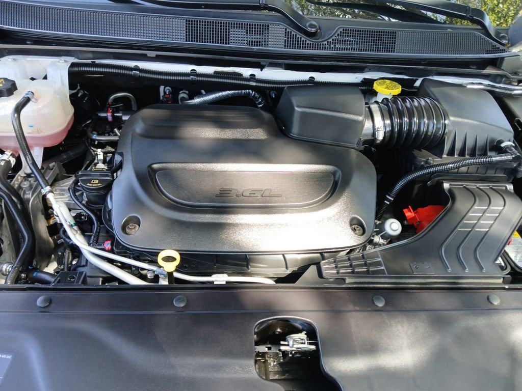 Used 2025 Chrysler Pacifica Select FWD image 20