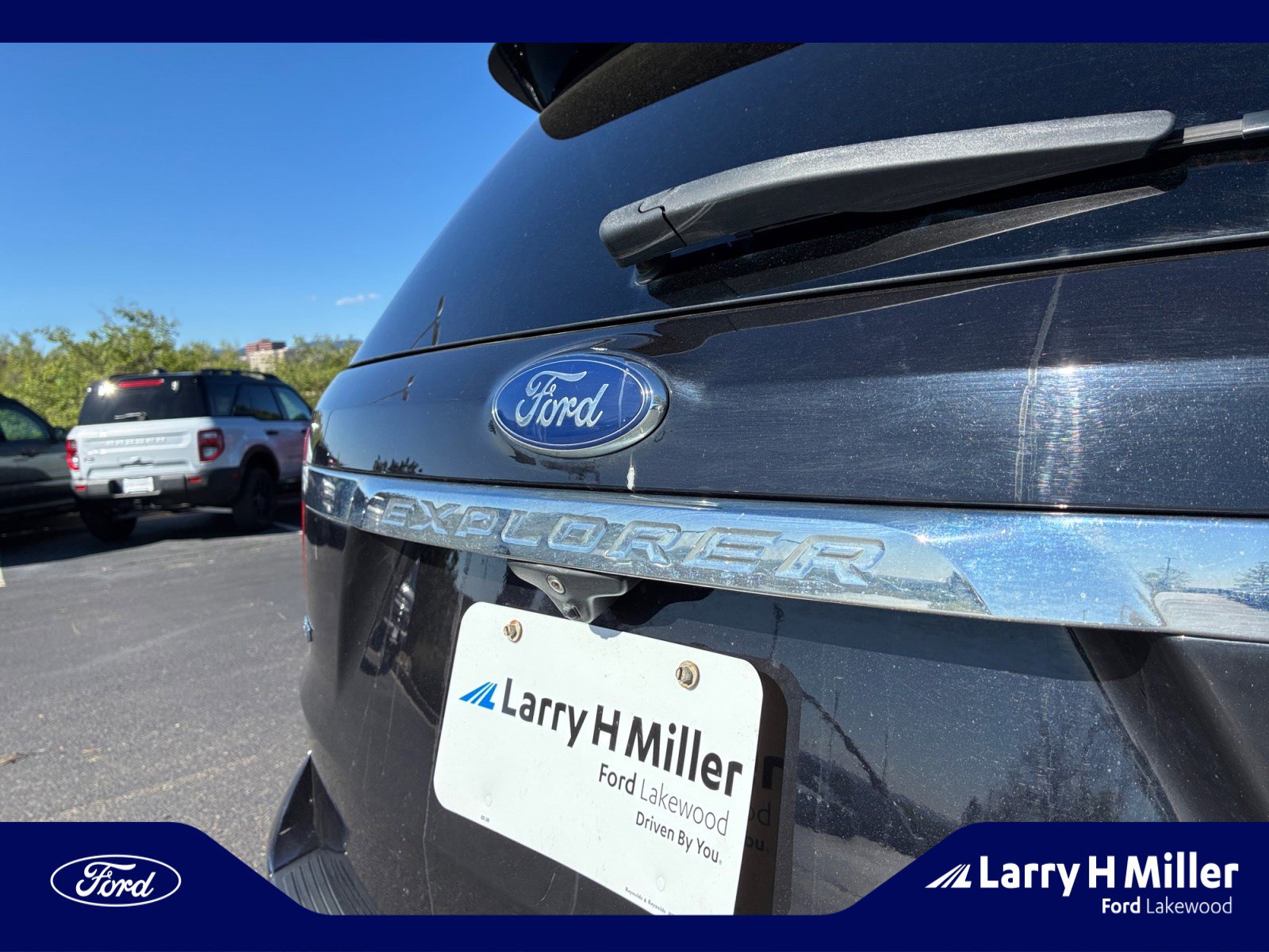 Used 2019 Ford Explorer XLT w/ Equipment Group 202A AWD/4WD image 24