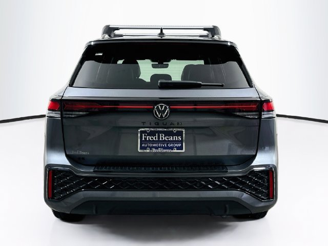 Certified 2026 Volkswagen Tiguan SE R-Line FWD image 7