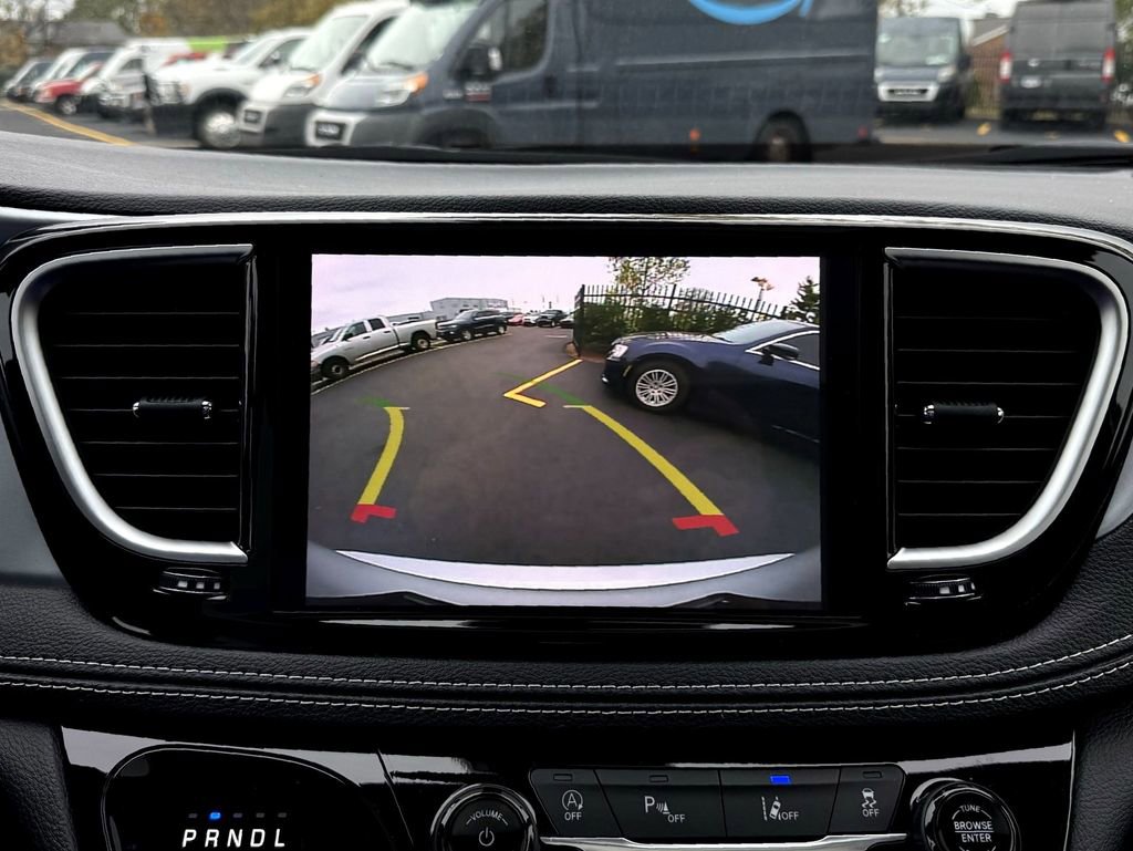 New 2026 Chrysler Pacifica Limited w/ Uconnect Theater Family Group image 26