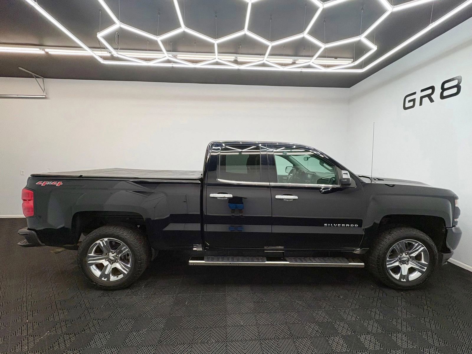 Used 2017 Chevrolet Silverado 1500 Custom w/ Custom Convenience Package AWD/4WD image 11