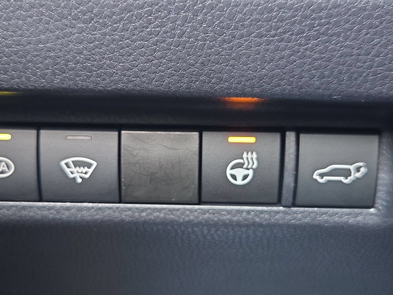 Used 2022 Toyota RAV4 XLE Premium FWD image 31