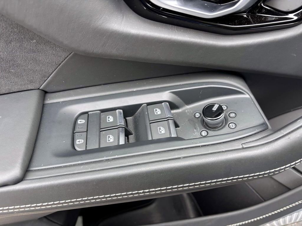 Used 2023 Lamborghini Urus S image 28