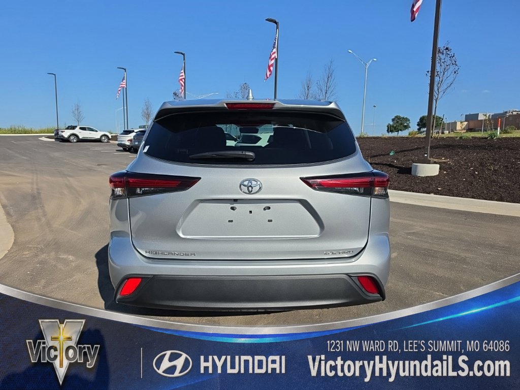 Used 2025 Toyota Highlander XLE AWD/4WD image 6