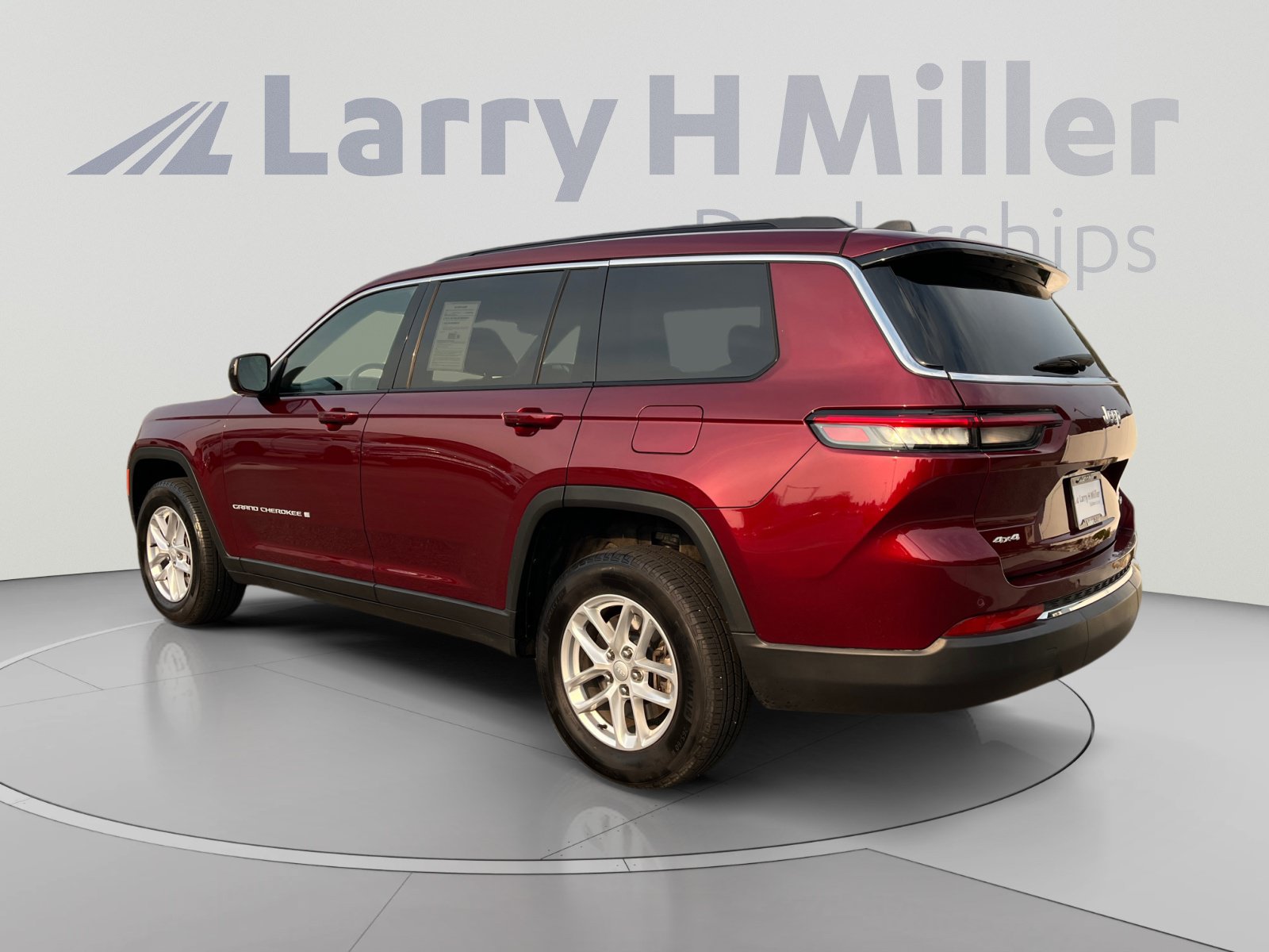 Used 2024 Jeep Grand Cherokee L Laredo AWD/4WD image 3
