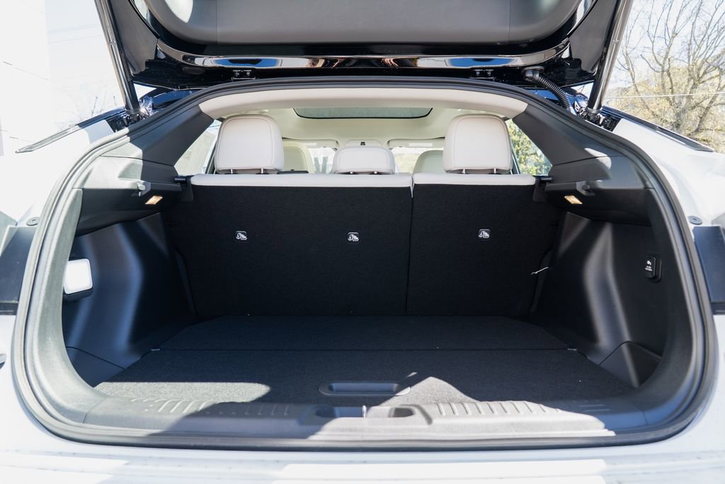 New 2026 Nissan Leaf Platinum+ w/ Cargo Package (Platinum+) image 8