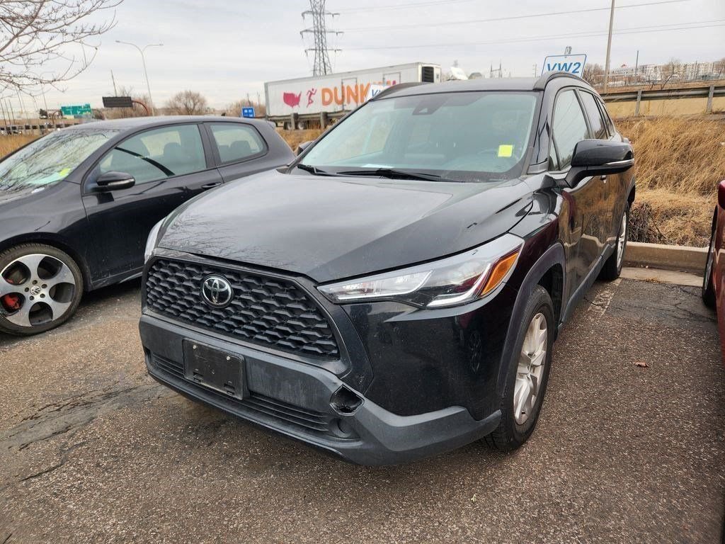 Used 2022 Toyota Corolla Cross LE image 3
