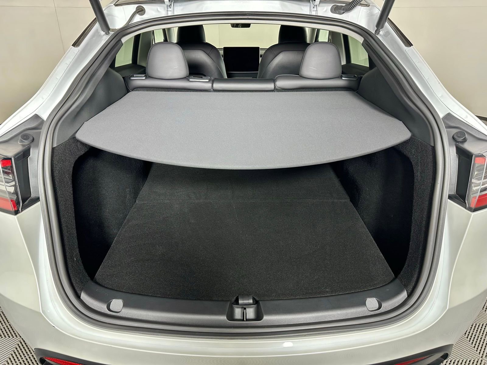 Used 2023 Tesla Model Y Long Range image 28