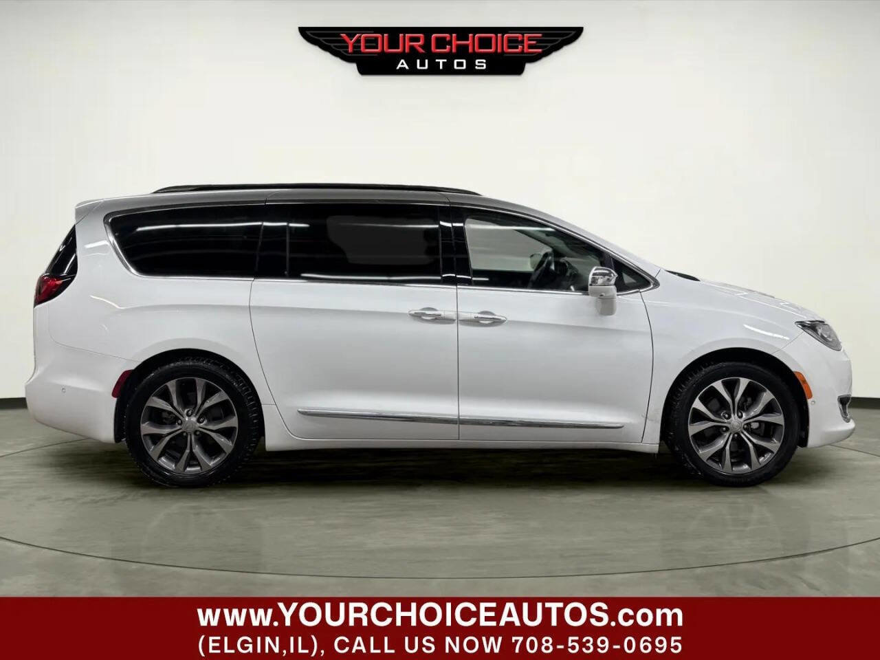 Used 2017 Chrysler Pacifica Limited image 6