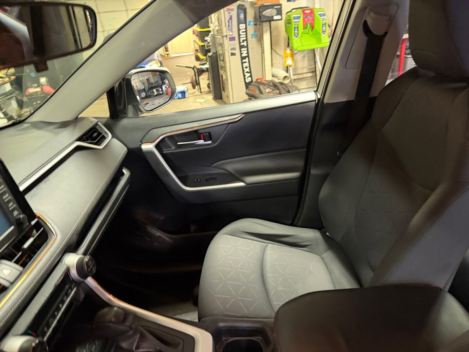Used 2019 Toyota RAV4 XLE AWD/4WD image 32