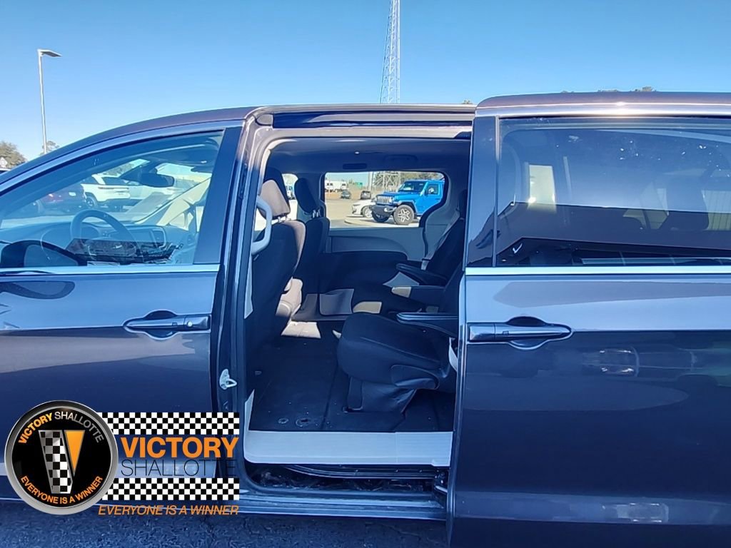 Certified 2023 Chrysler Voyager LX image 21