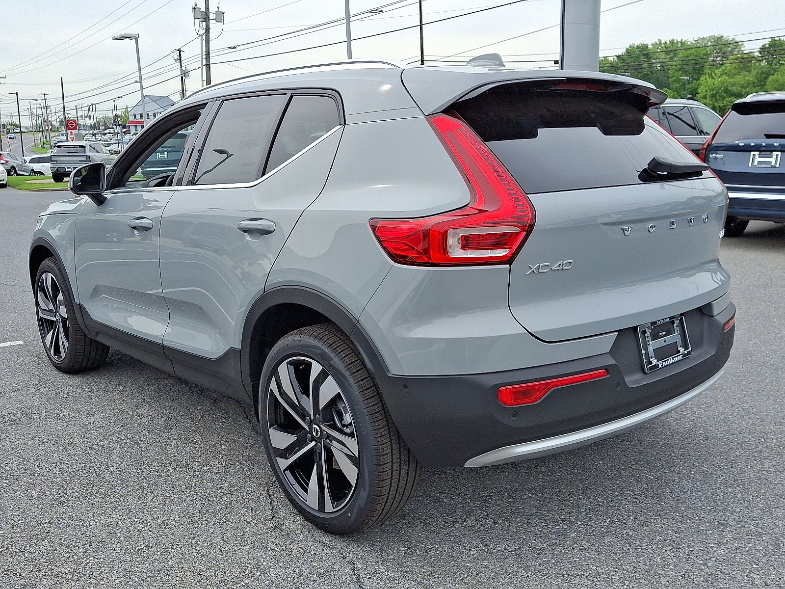 New 2025 Volvo XC40 B5 Ultra w/ Protection Package Premier image 3