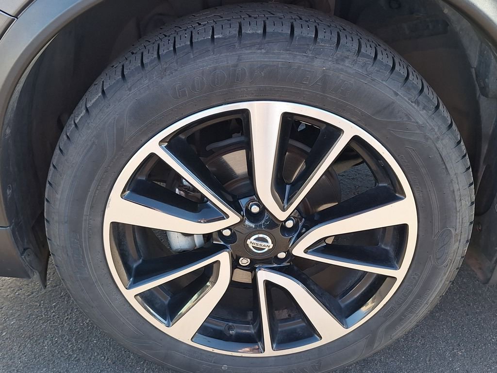 Used 2019 Nissan Rogue SL w/ Premium Package image 31