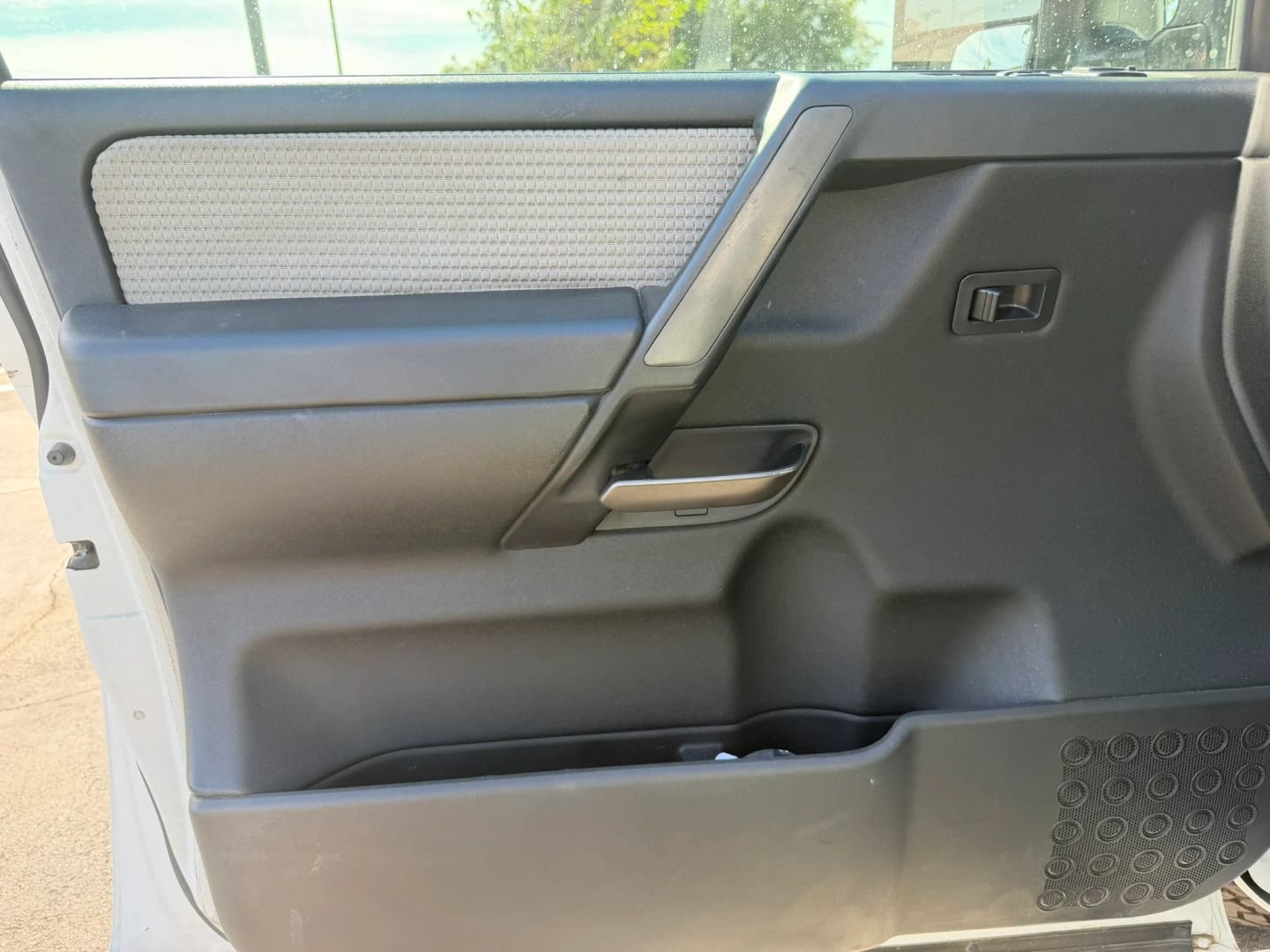 Used 2012 Nissan Titan SV AWD/4WD image 9