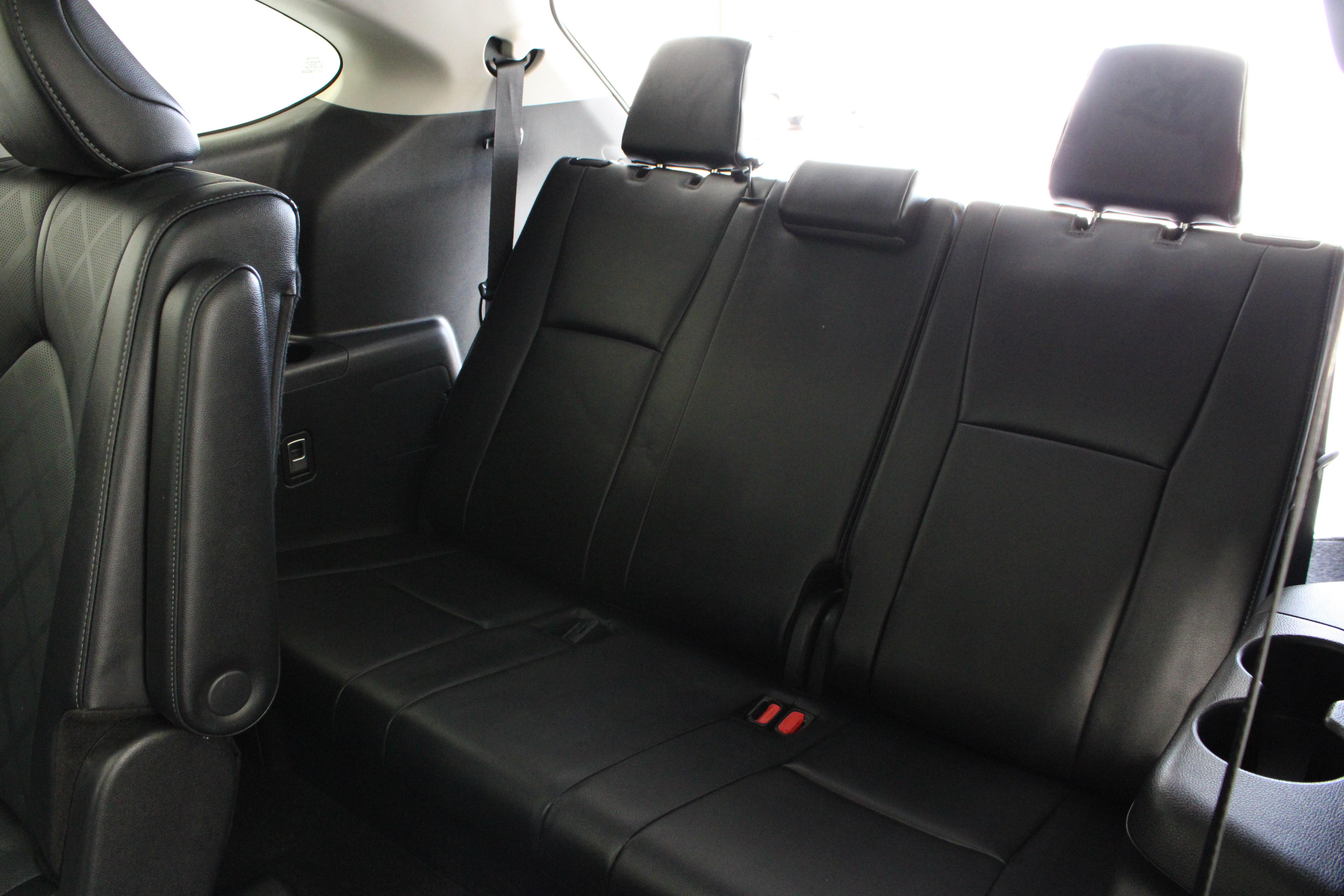 Used 2024 Toyota Highlander Platinum FWD image 34