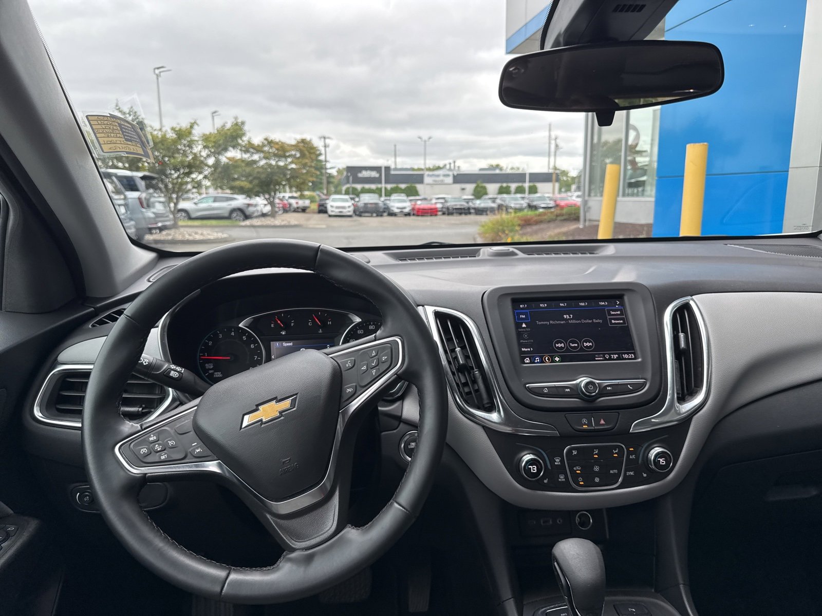 Used 2024 Chevrolet Equinox LT image 2