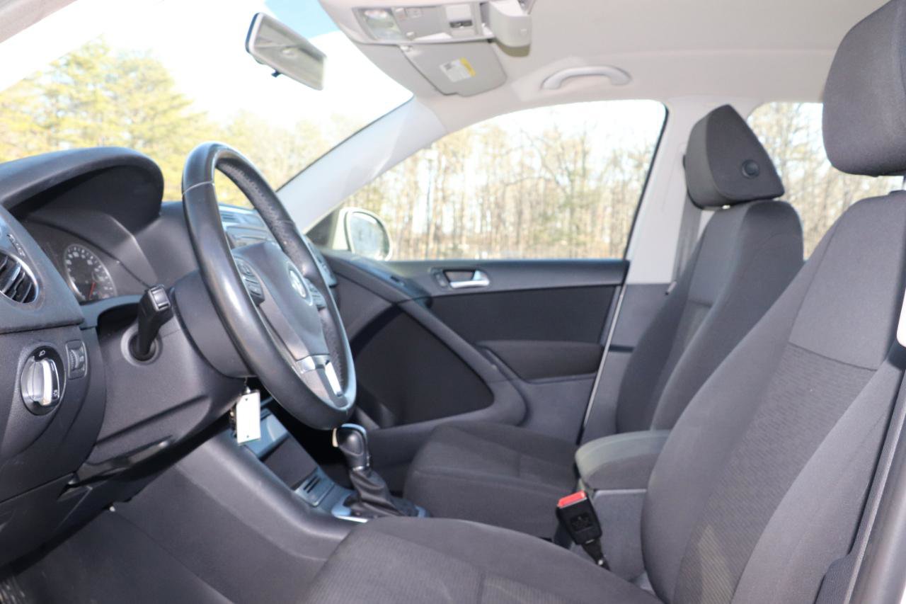 Used 2013 Volkswagen Tiguan S FWD image 11
