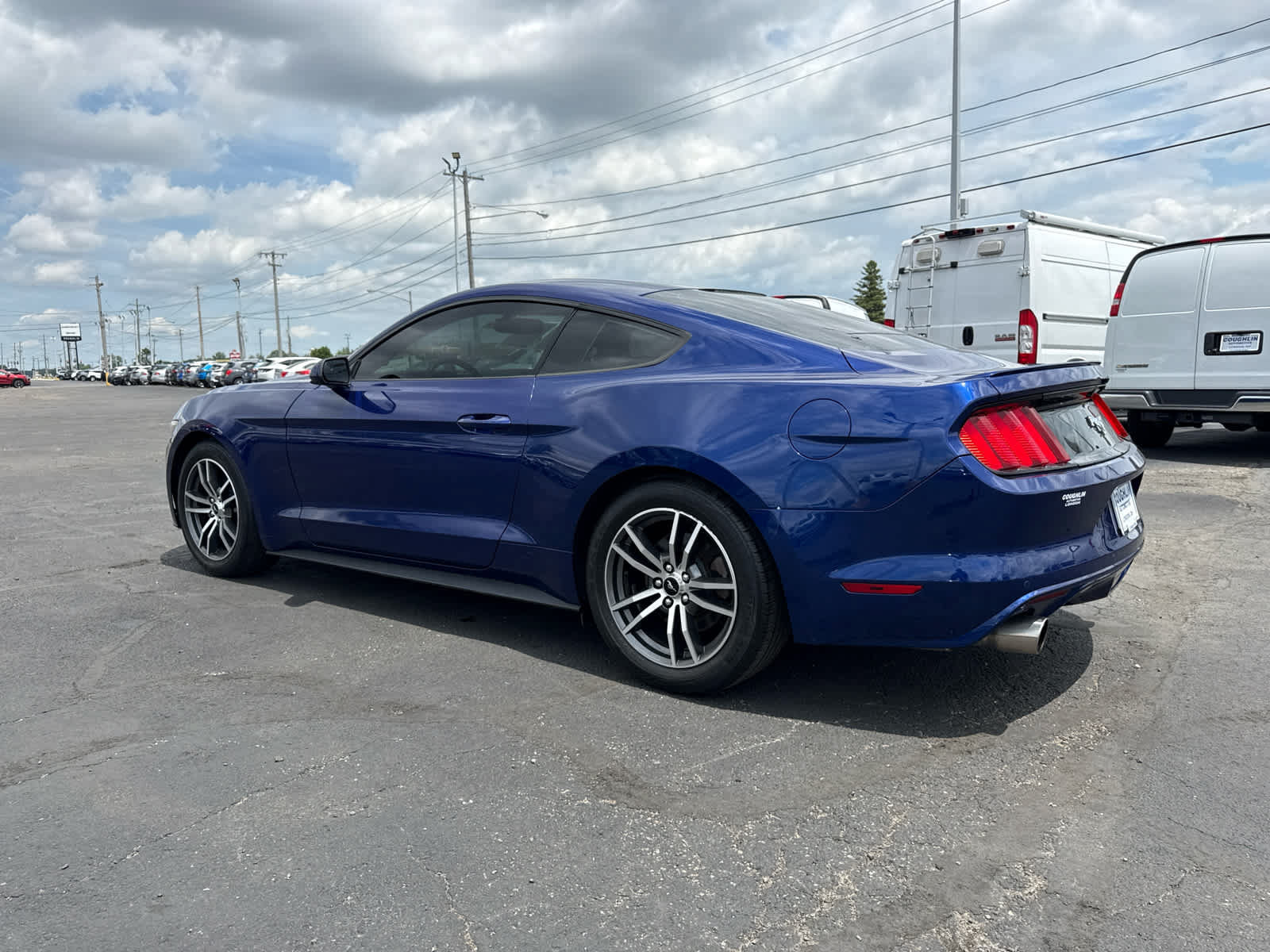 Used 2016 Ford Mustang Coupe RWD image 3