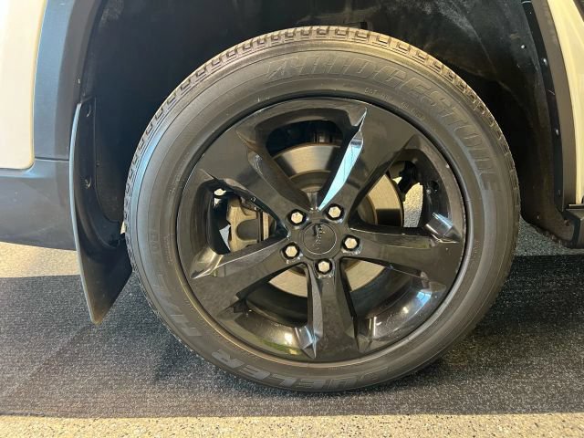 Used 2023 Jeep Grand Cherokee L Laredo AWD/4WD image 18