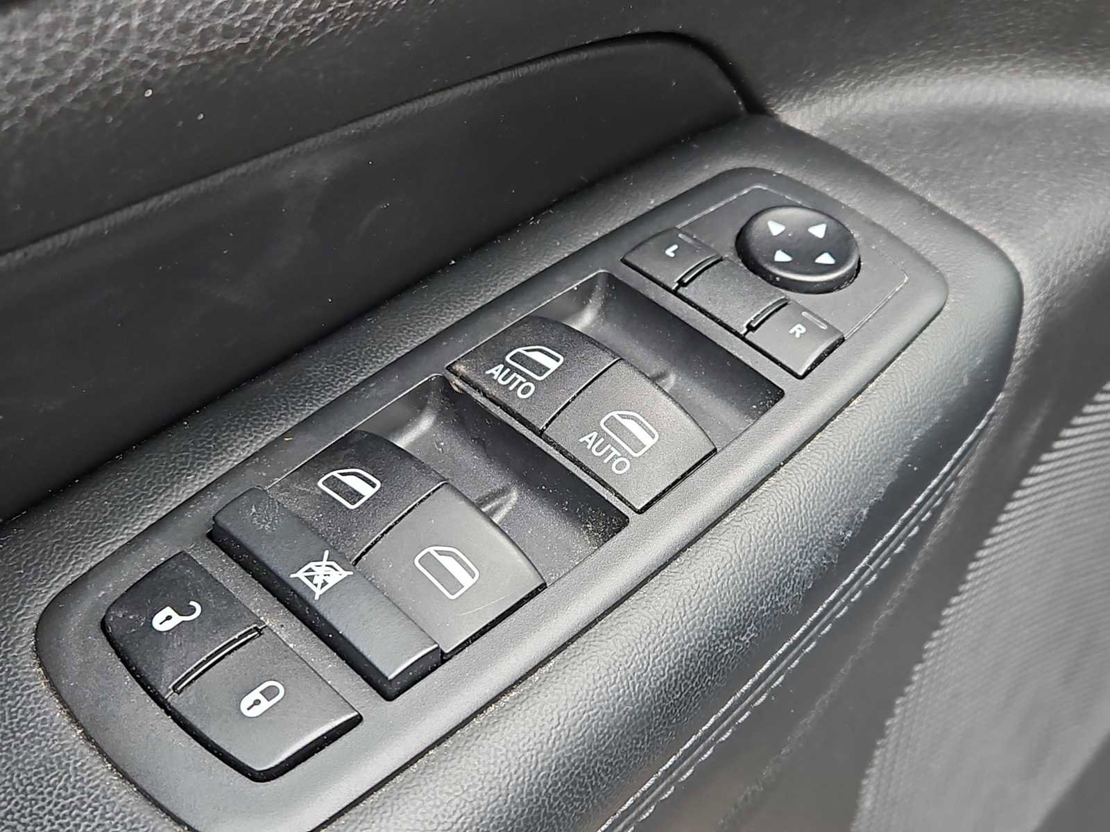 Used 2020 Jeep Grand Cherokee Laredo AWD/4WD image 25