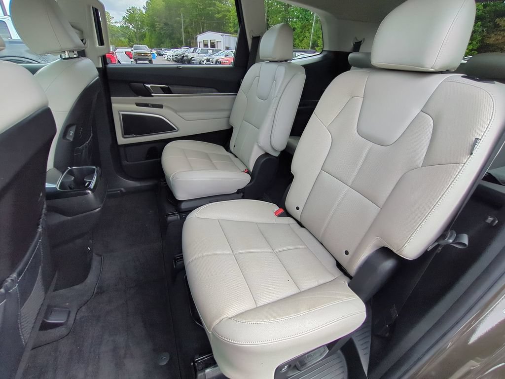 Used 2023 Kia Telluride EX w/ EX Captain's Chair Package FWD image 15