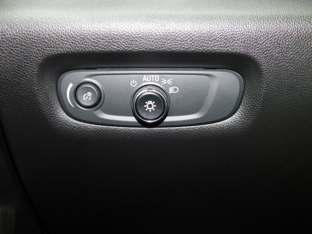 Used 2023 Chevrolet Traverse LT image 33