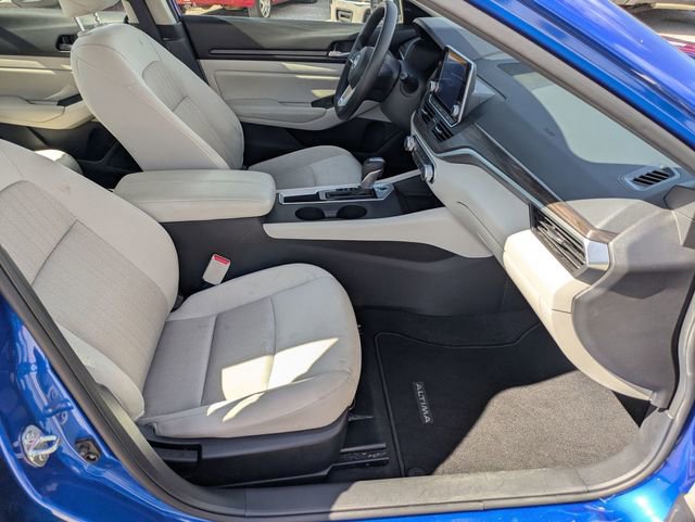 Used 2025 Nissan Altima 2.5 SV image 25