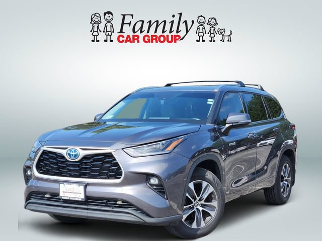 Used 2021 Toyota Highlander XLE AWD/4WD image 1