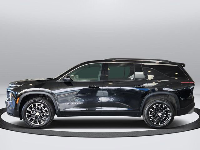 Used 2025 Chevrolet Traverse LT w/ Sun and Wheel Package image 2