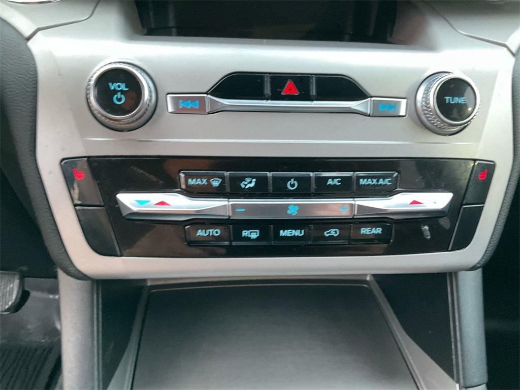 Used 2023 Ford Explorer XLT image 25