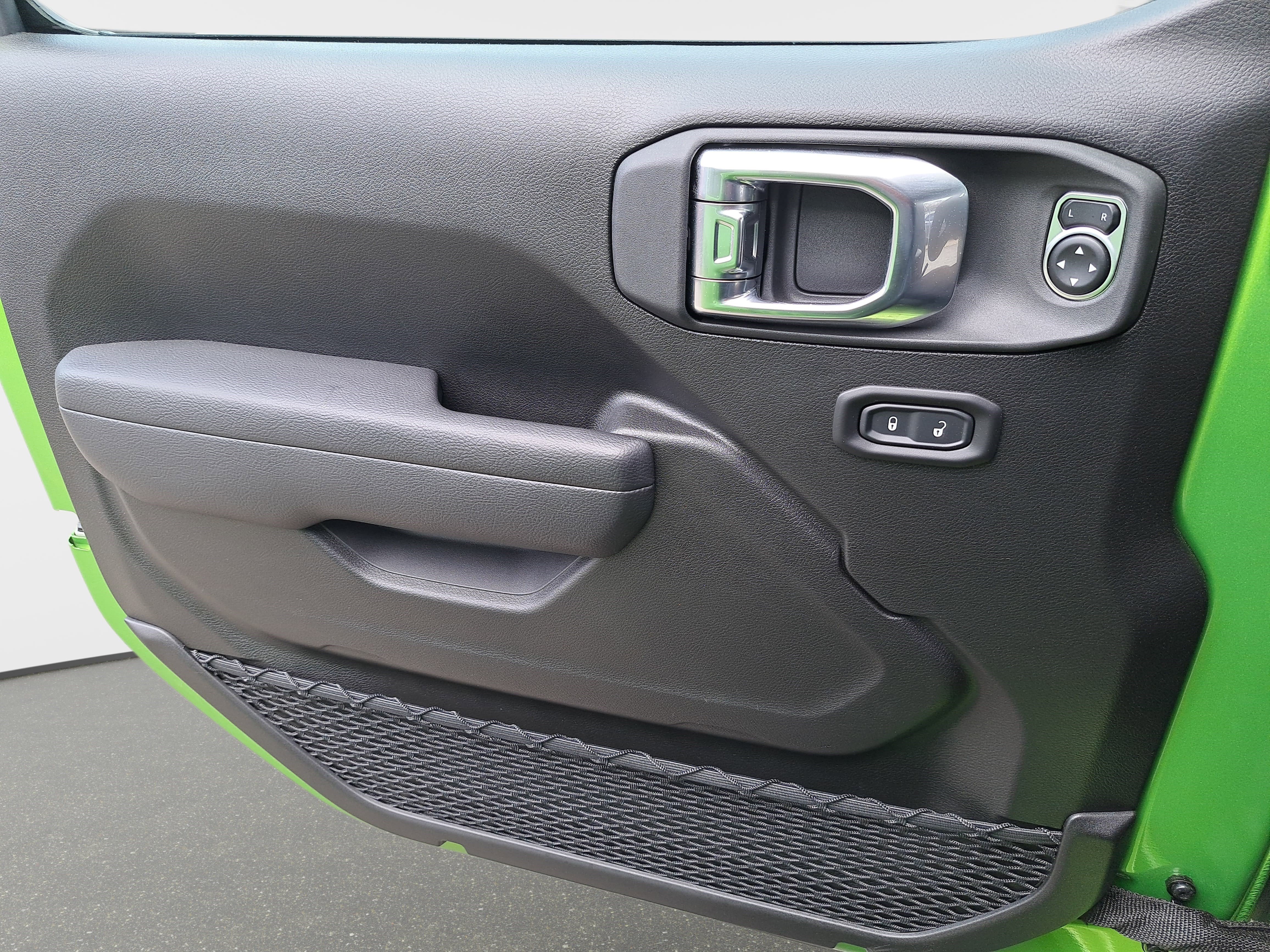 Used 2025 Jeep Wrangler Willys image 24