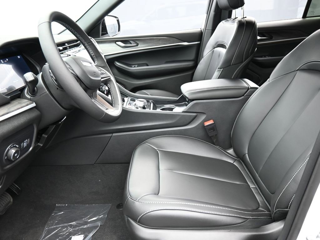 New 2025 Jeep Grand Cherokee Limited image 12