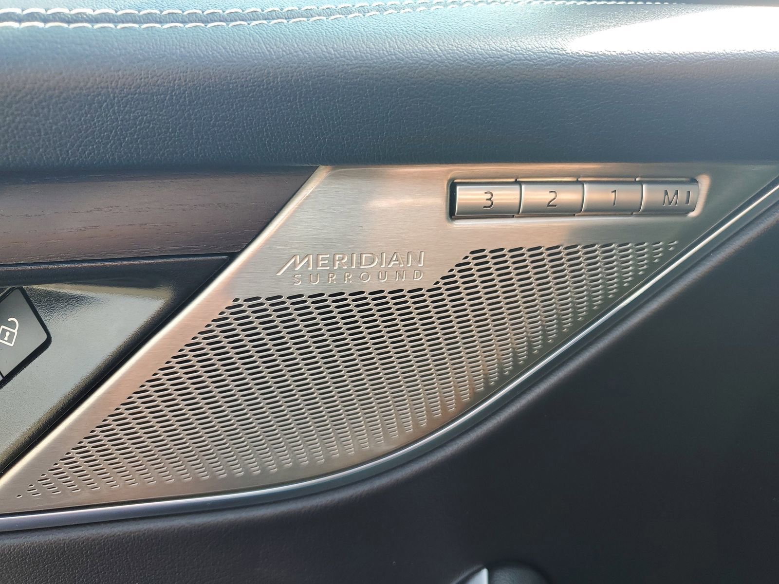 Used 2024 Jaguar F-PACE R-Dynamic S image 21