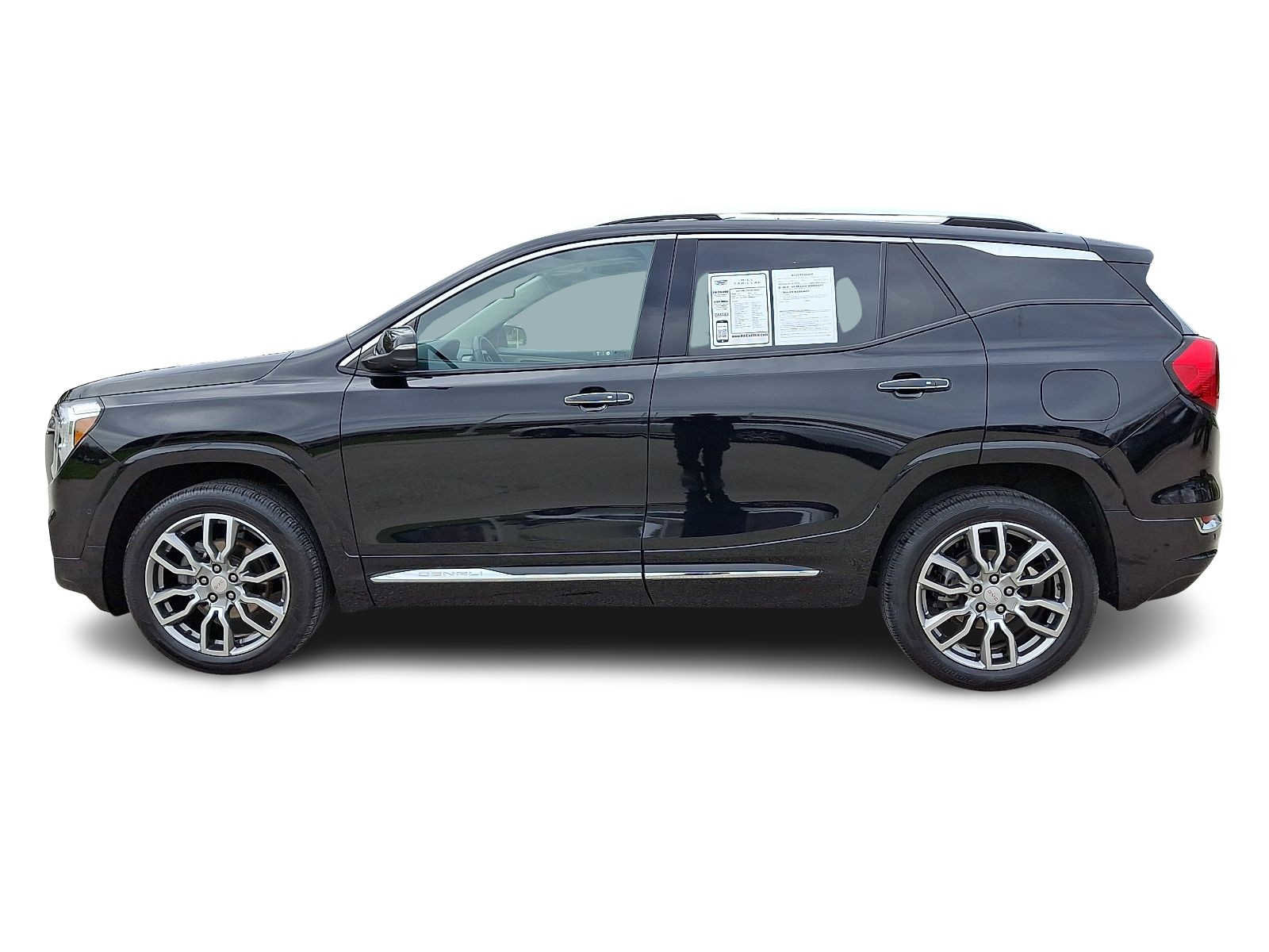 Used 2023 GMC Terrain Denali w/ Denali Premium Package image 2