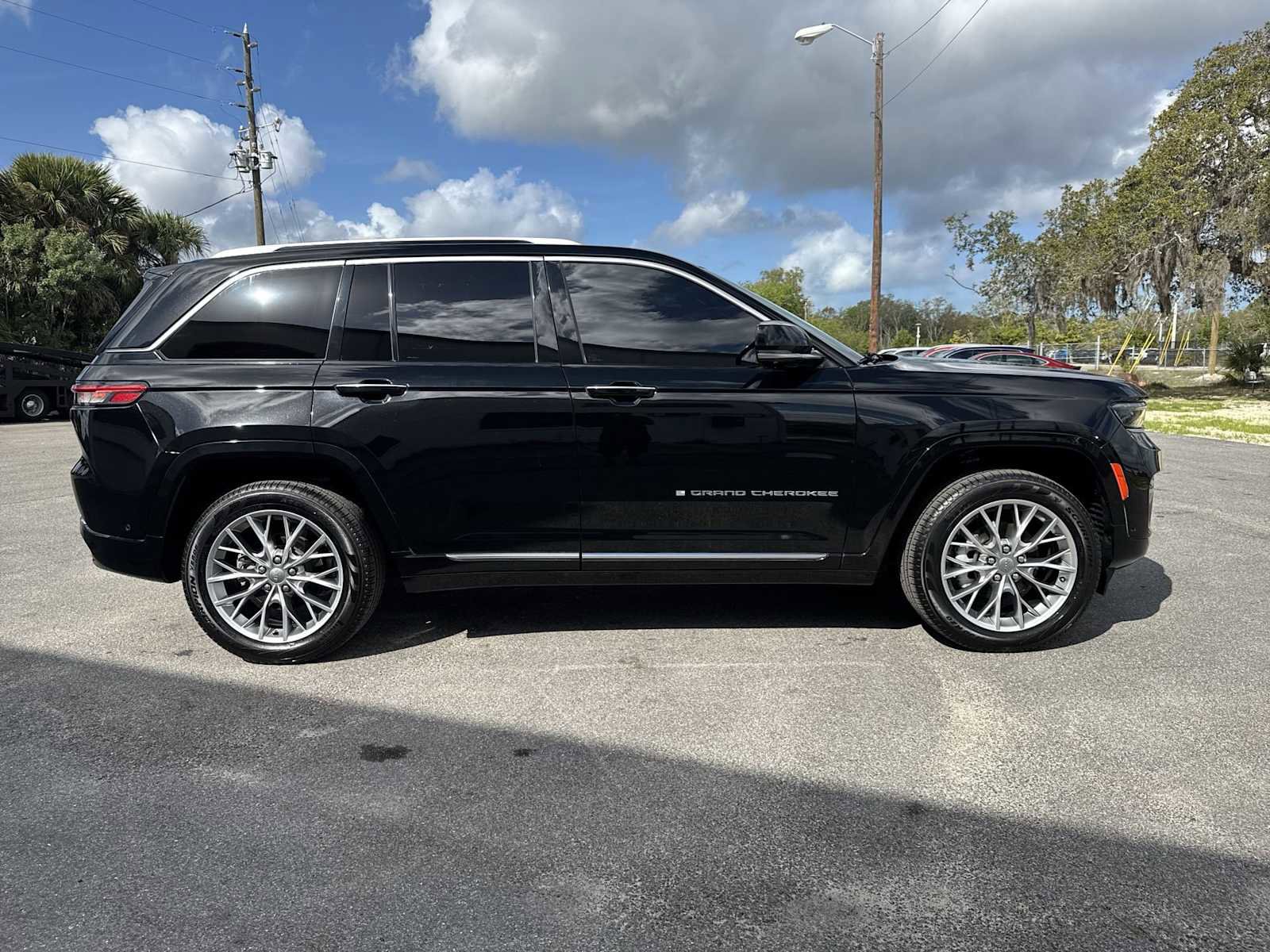 Used 2022 Jeep Grand Cherokee Summit image 7