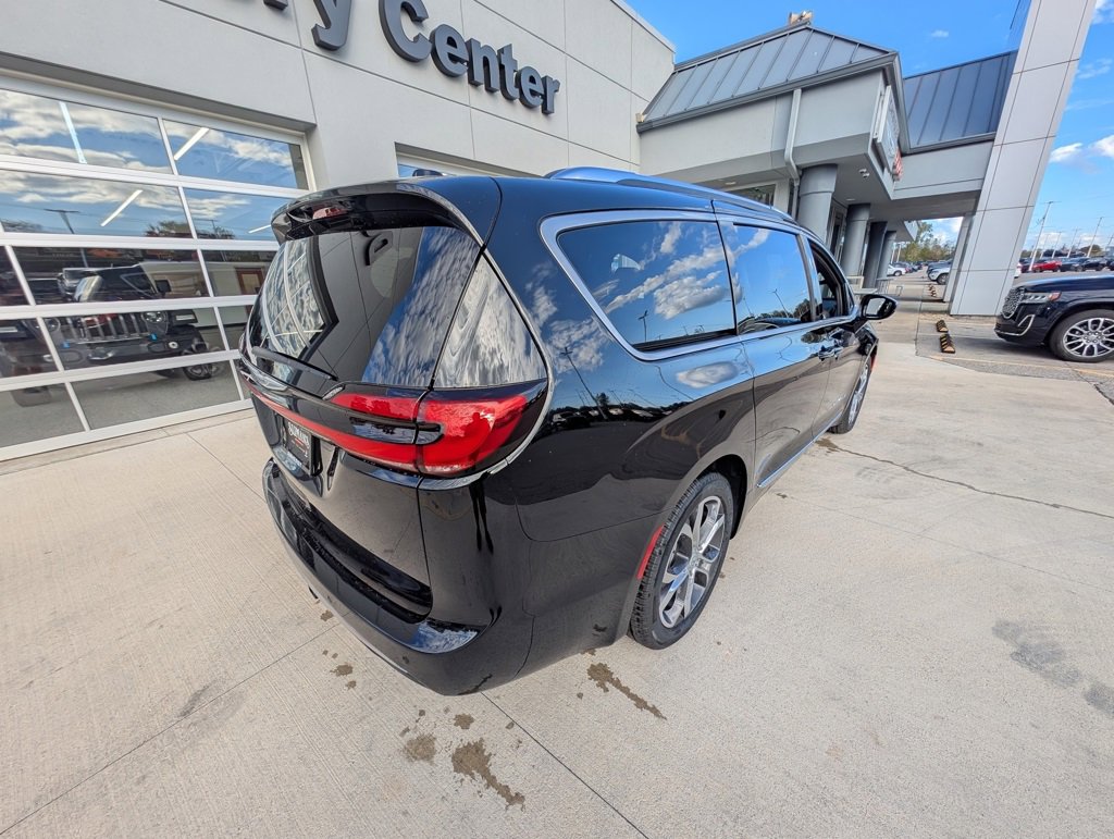 New 2026 Chrysler Pacifica Pinnacle image 5