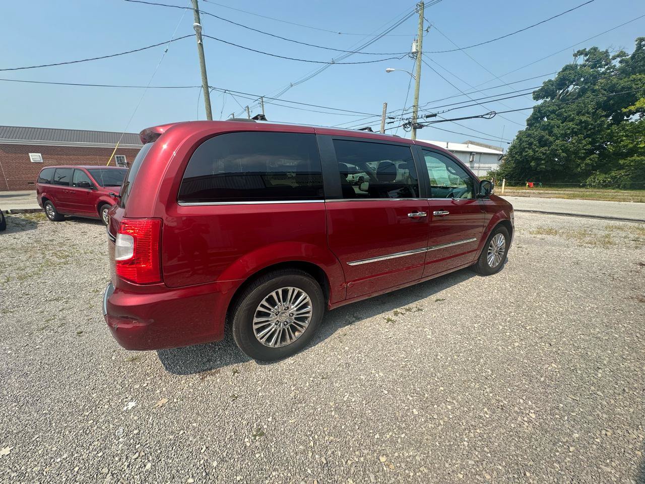 Used 2011 Chrysler Town & Country Limited FWD image 5