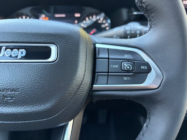 Used 2023 Jeep Compass Latitude AWD/4WD image 16
