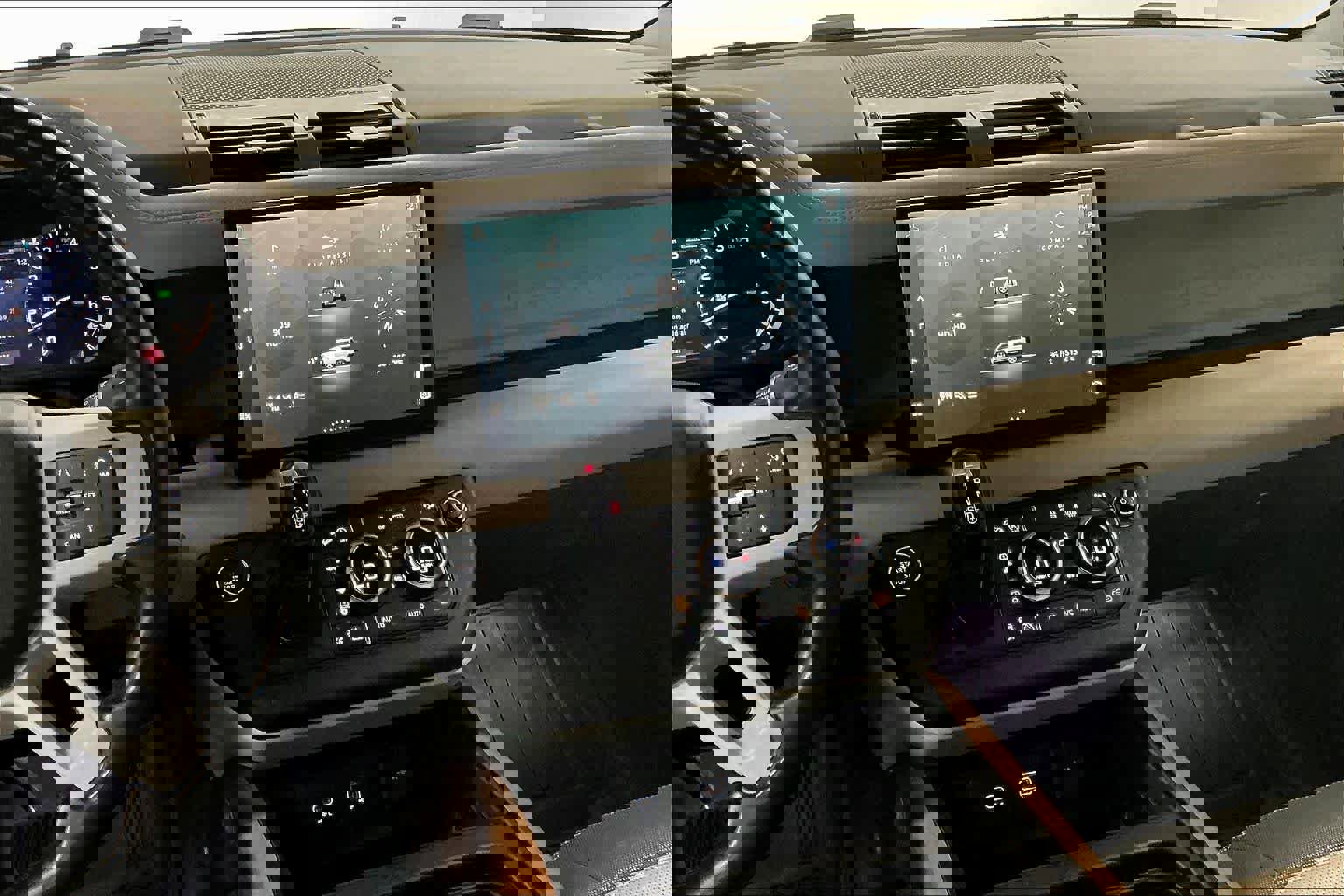 Used 2023 Land Rover Defender 130 X-Dynamic SE image 9